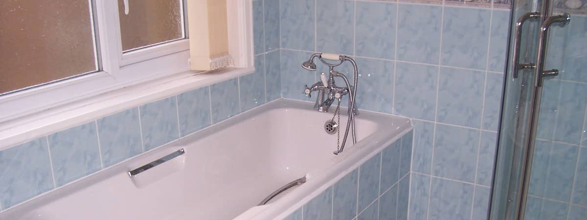 Tiled bathroom at theatre accommodation in Leeds